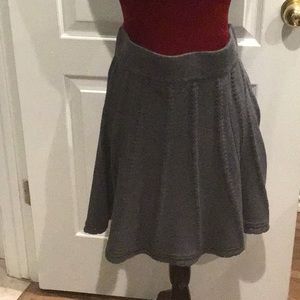 CAbi grey ribbed knit knee length pleated sweater skirt SMALL